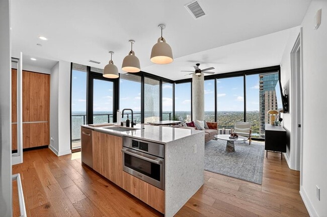 Building Photo - 84 East Ave