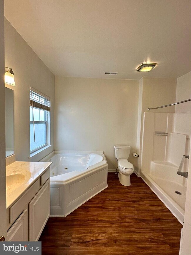 Building Photo - 3902 Fullerton Ct