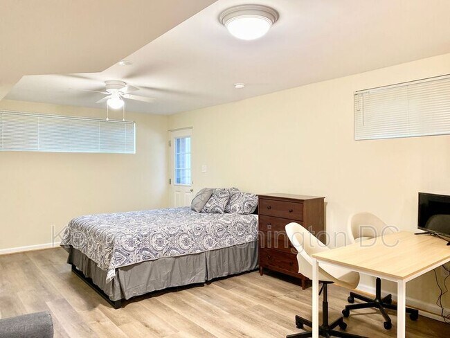 Building Photo - 5514 Chillum Pl NE