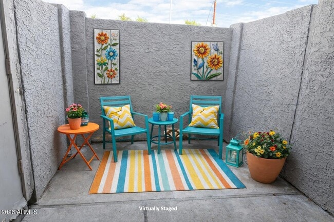 Building Photo - 533 W Guadalupe Rd