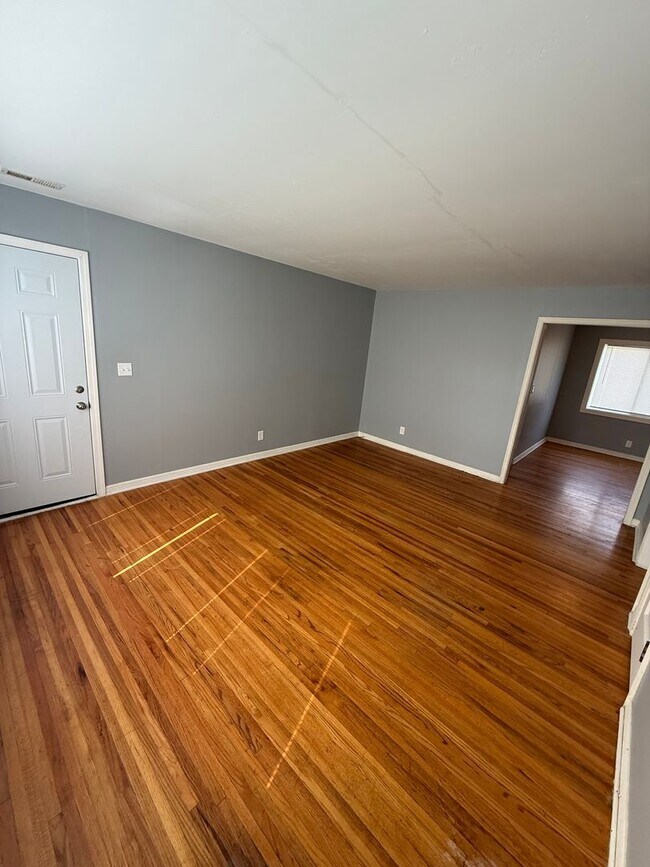 Building Photo - 638 S Woodlawn Blvd