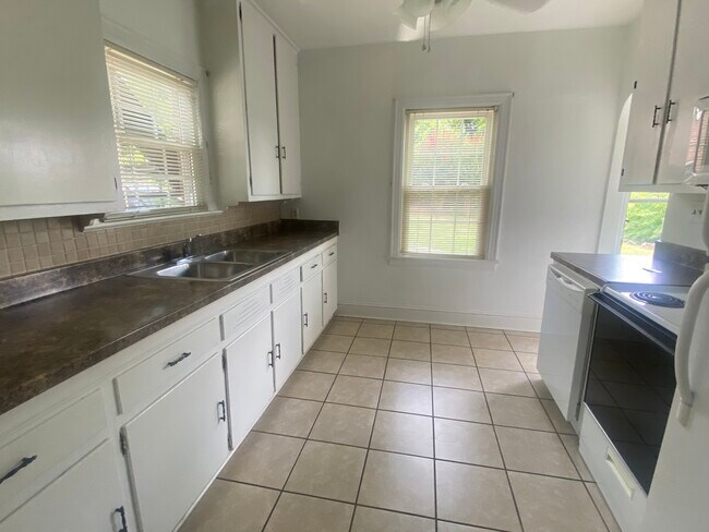 Chefs Kitchen - 418 W Main St
