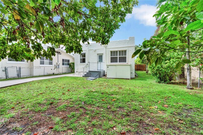 Building Photo - 1624 SW 11th Terrace