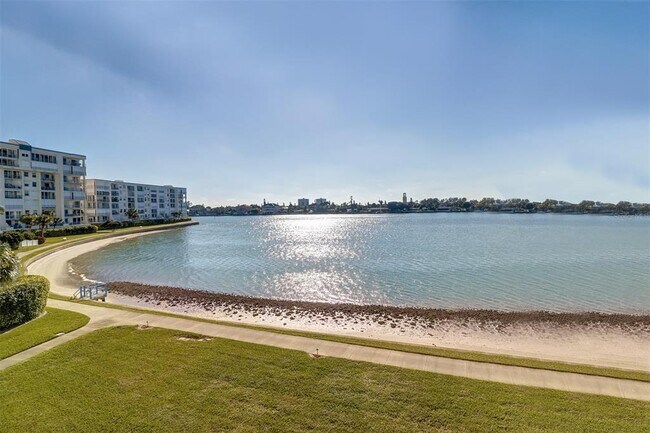 Building Photo - 7984 Sailboat Key Blvd S