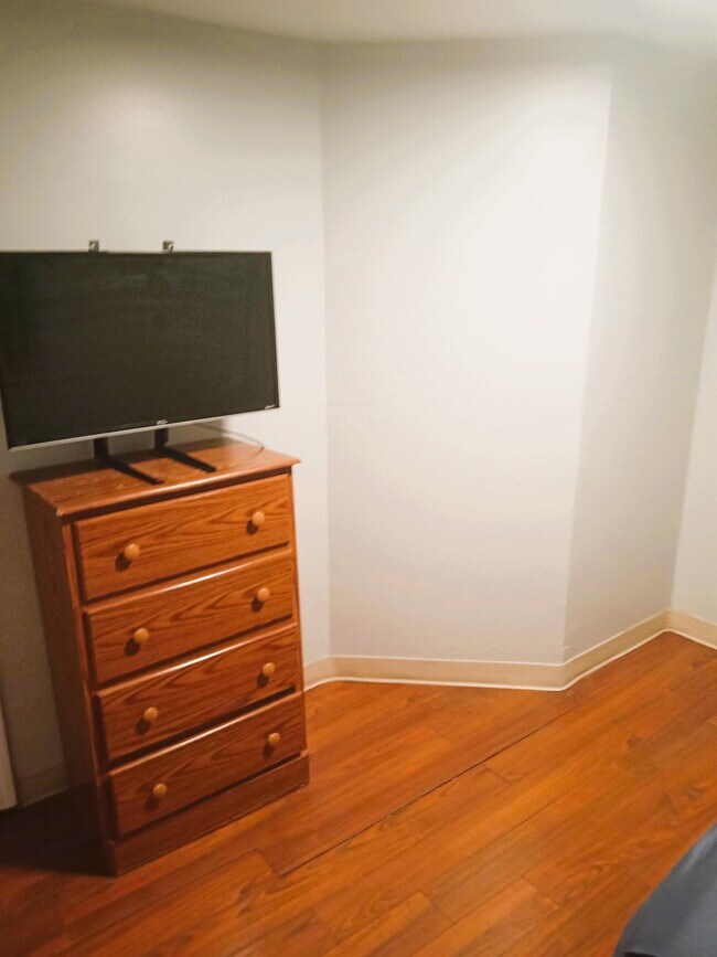 Building Photo - 2737 Garden St