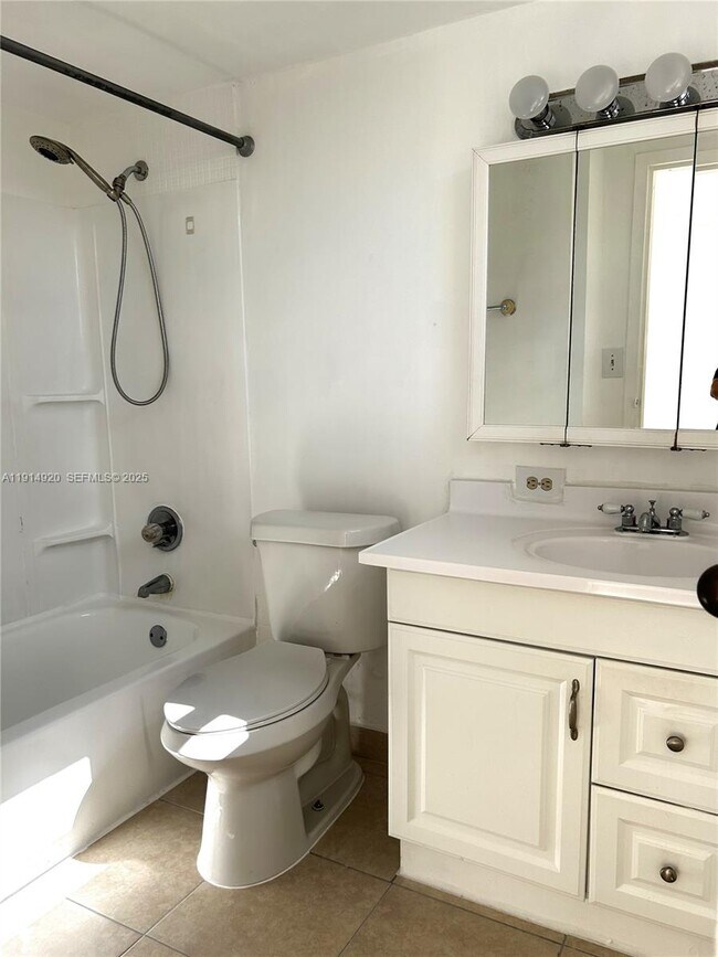 Building Photo - 16919 N Bay Rd