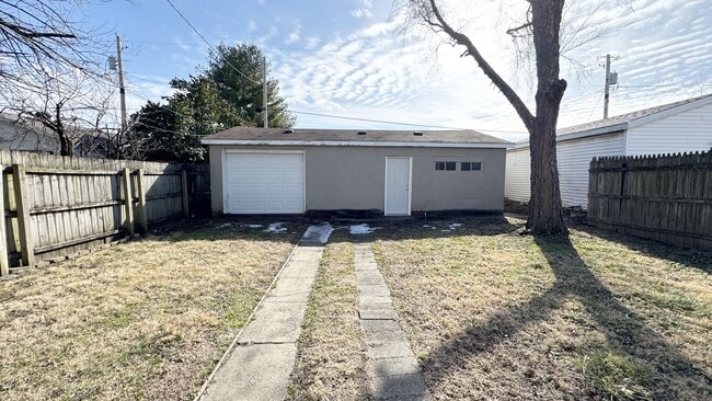 Building Photo - 321 E Tennessee St