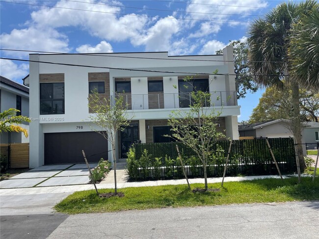 Primary Photo - 798 SW 8th Way