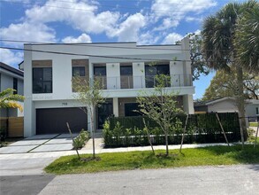 Building Photo - 798 SW 8th Way