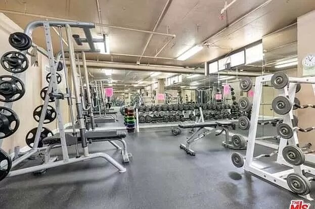 Building Photo - 10982 Roebling Ave