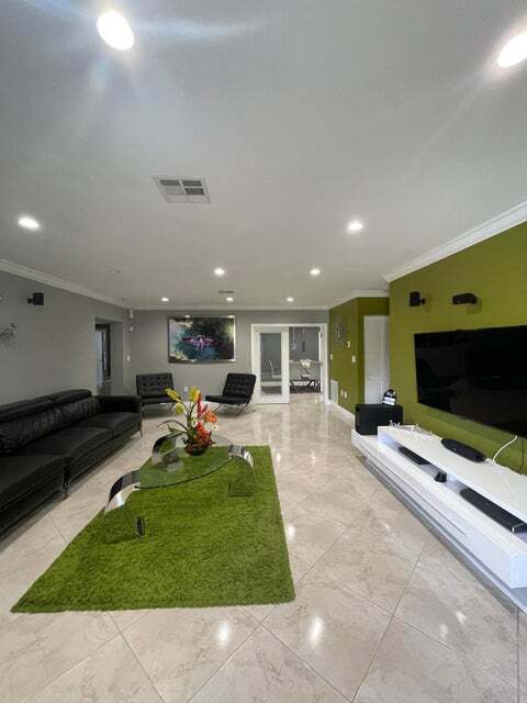 Building Photo - 584 Vossler Ave