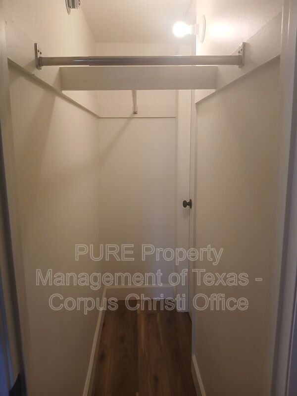 Building Photo - 730 Bradshaw Dr