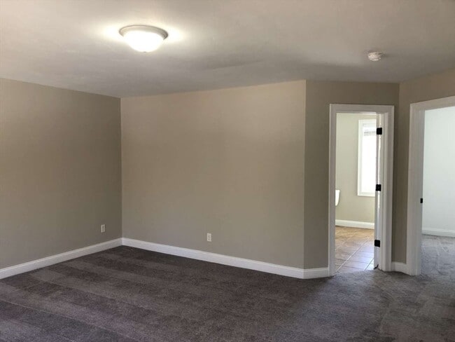Building Photo - 22 Valley Forge Cir