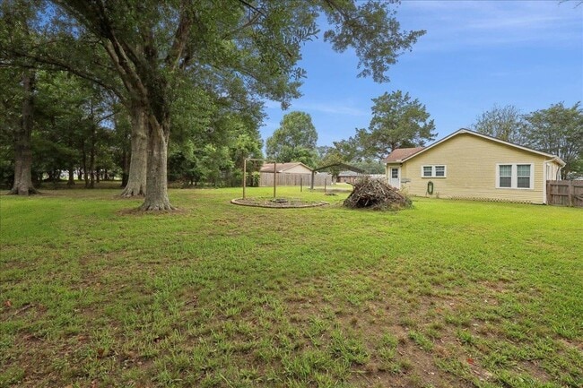 Building Photo - 751 Bridgeview St