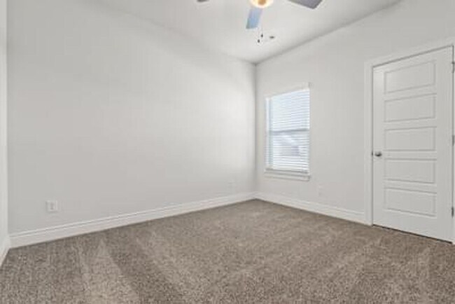 Building Photo - -Luxury Four Bedroom Property For Lease- P...