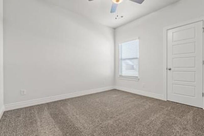 Building Photo - 1124 Laux Ln