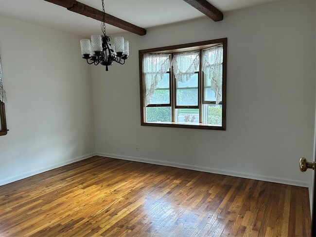 Building Photo - 114 Elmwood St