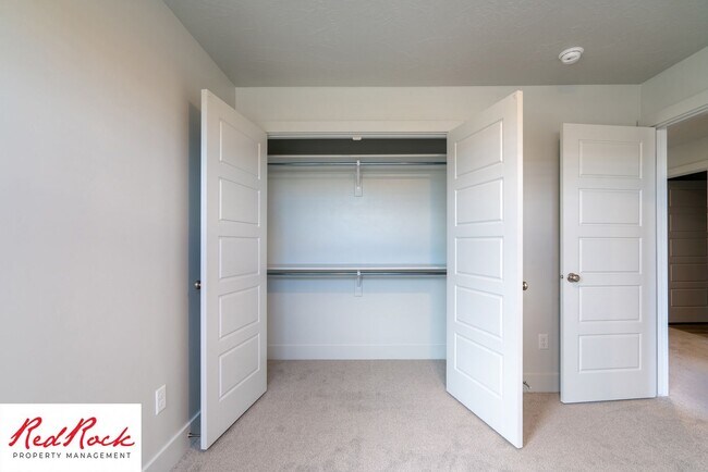 Building Photo - Innovative Design! 4 Bedroom Home in the Beautiful Desert Playa Community