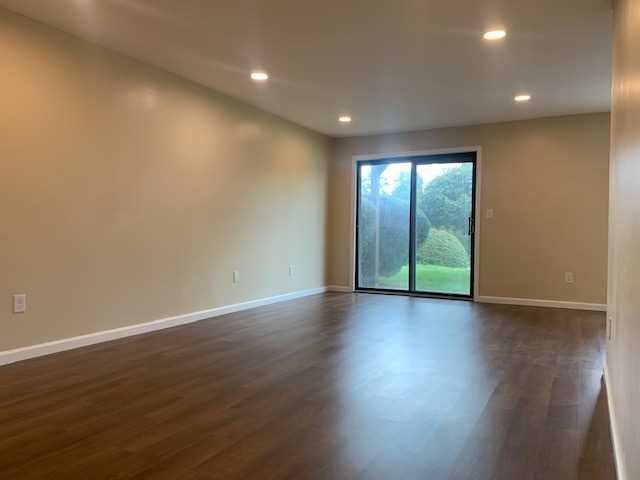Building Photo - 16 Club House Dr