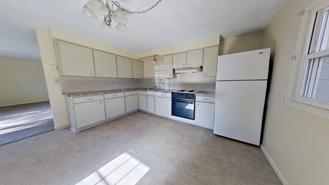 Building Photo - Apartment