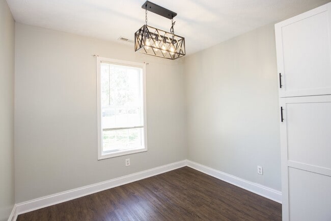 Building Photo - Adorable 3 bedroom 2 bath + Bonus in Raeford