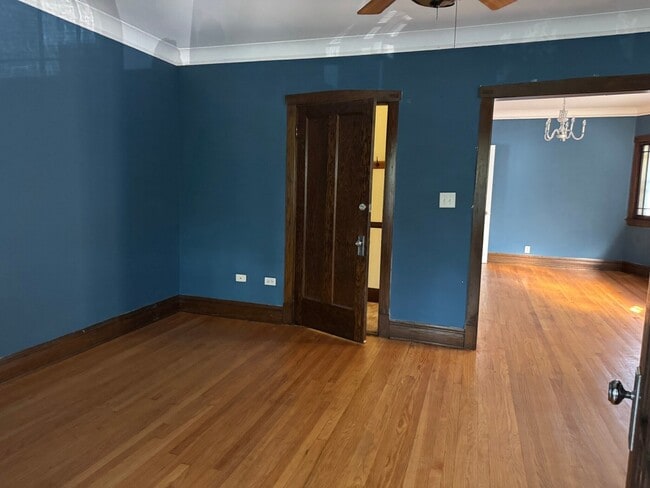 Building Photo - 4741 N Kilbourn Ave