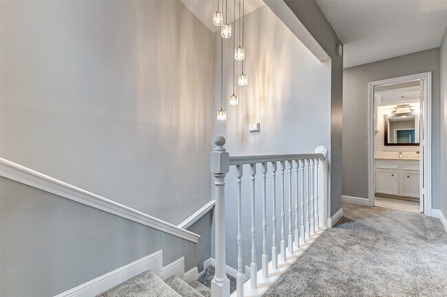 Building Photo - 1727 Cloister Dr