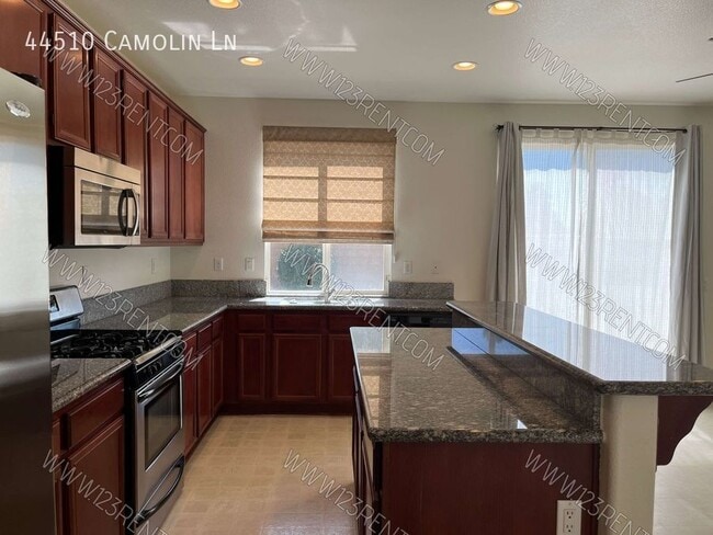 Building Photo - 44510 Camolin Ln