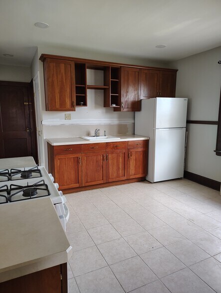 Building Photo - 45 Ardmore St