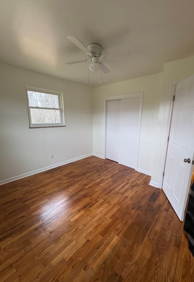 Building Photo - 703 White Rd