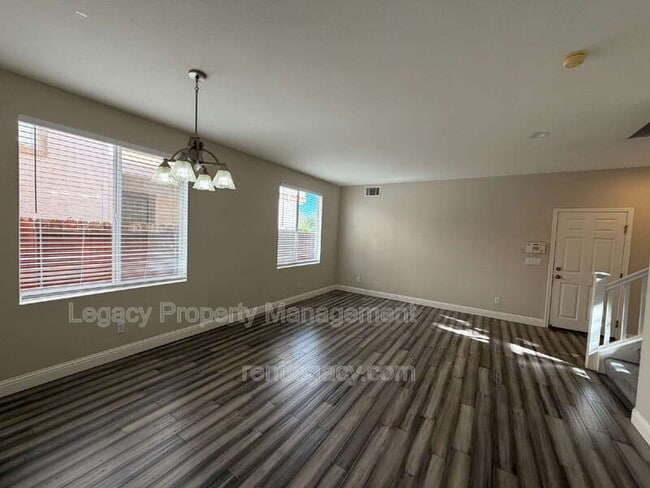 Building Photo - 4010 Hiller Ln