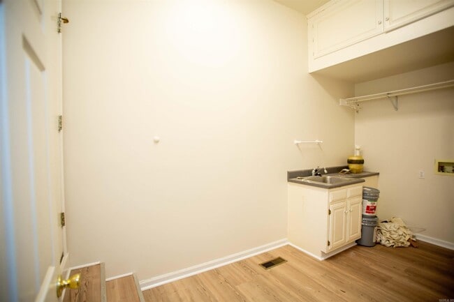 Building Photo - 14 Echo Point