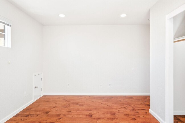 Building Photo - Beautiful single 4 Bed, 2.5 Bath Family Home in Quiet Neighborhood!