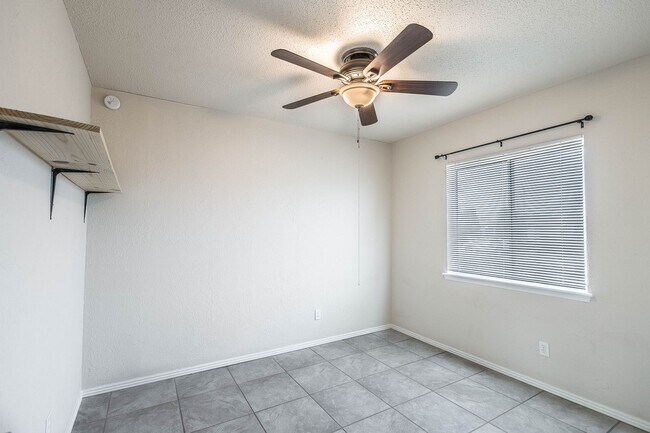 Building Photo - Charming 3 bedroom, 2 bath in East El Paso!
