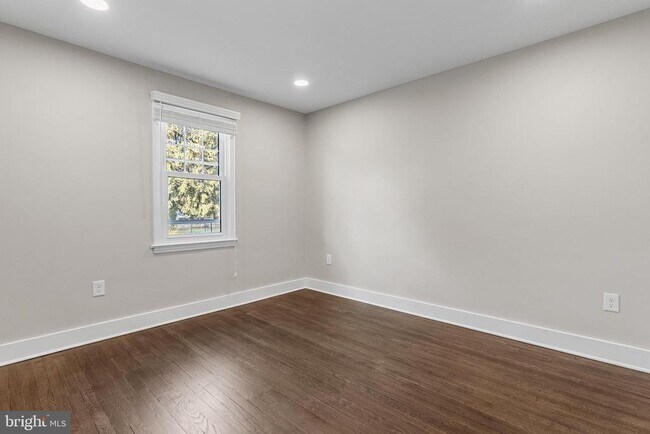 Building Photo - 48 S Locust Ave