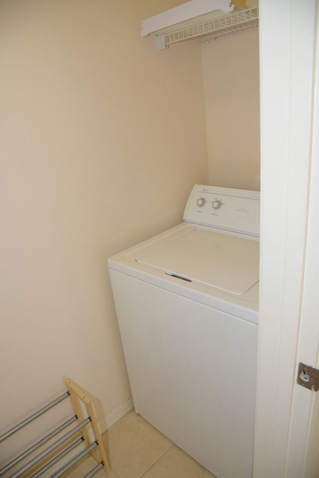 Building Photo - Desirable Florida Club Unit!