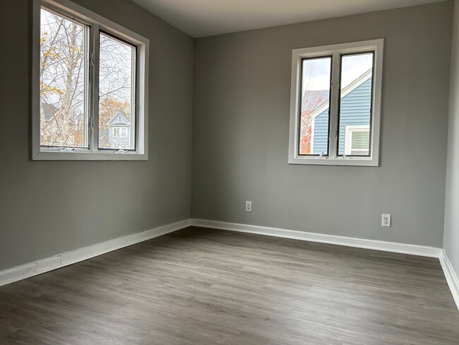 Building Photo - 3 Bedroom 1 Bath Single Family Home in Egg...