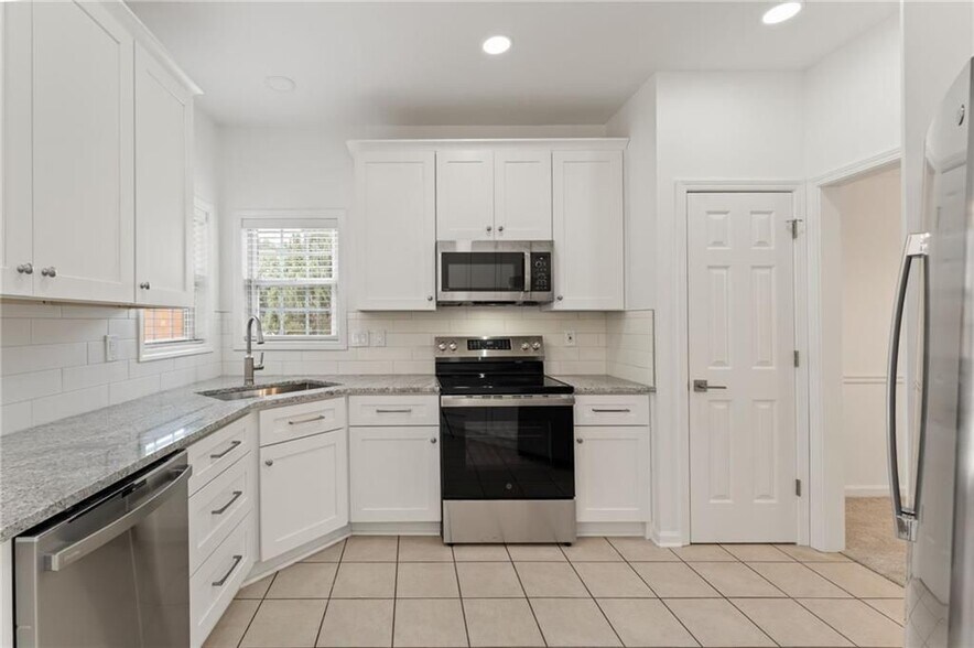 Building Photo - 2137 Berryhill Cir SE