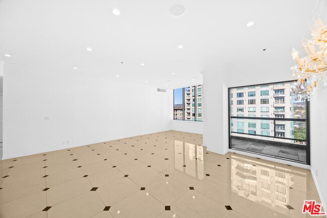 Building Photo - 10724 Wilshire Blvd