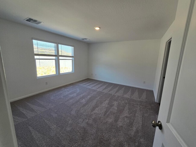 Building Photo - 736 Dylan Ct