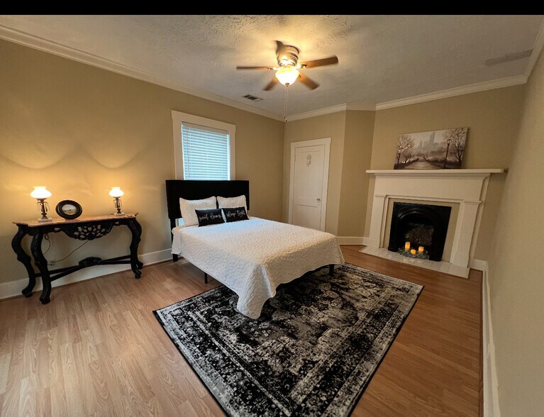 Building Photo - 103 Walnut St