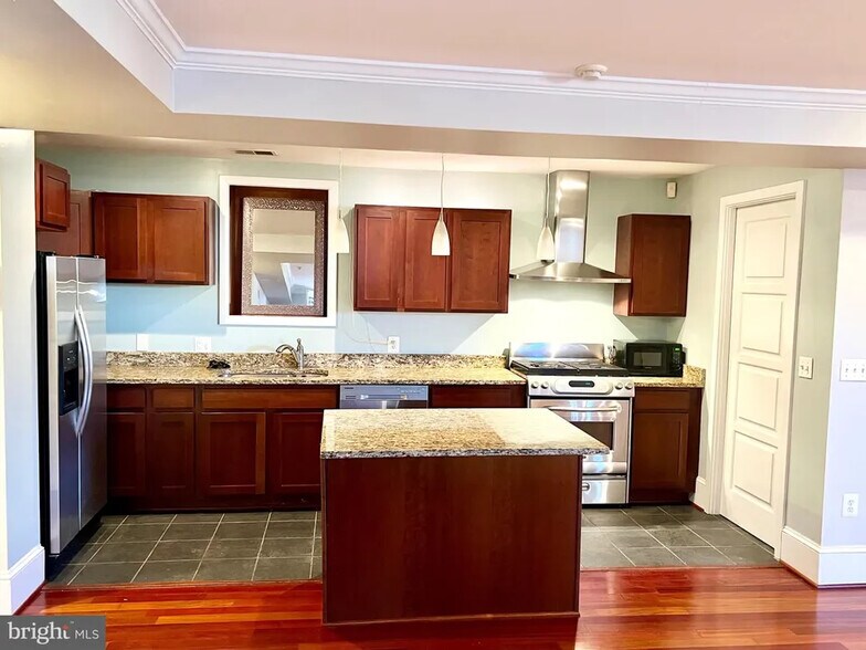 Building Photo - 1326 Girard St NW