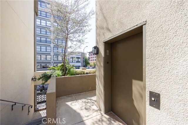 Building Photo - 80 N Raymond Ave