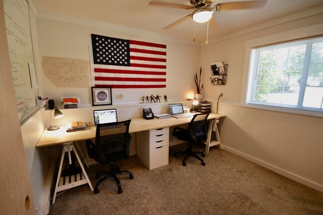 Building Photo - Spacious 5-bedroom, 3-bathroom modern home...