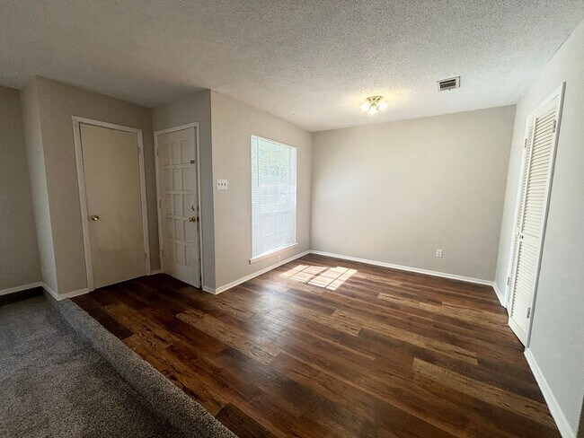 Building Photo - 800 Irwin Drive