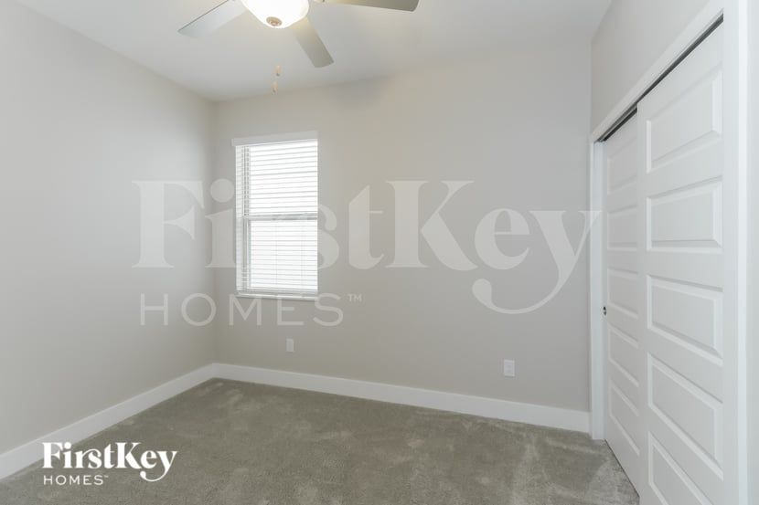 Building Photo - 9644 Little Bluestem Dr