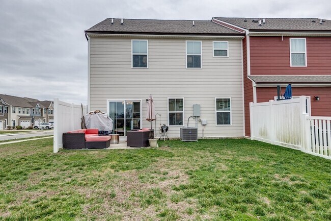 Building Photo - 1232 Savannah Ave