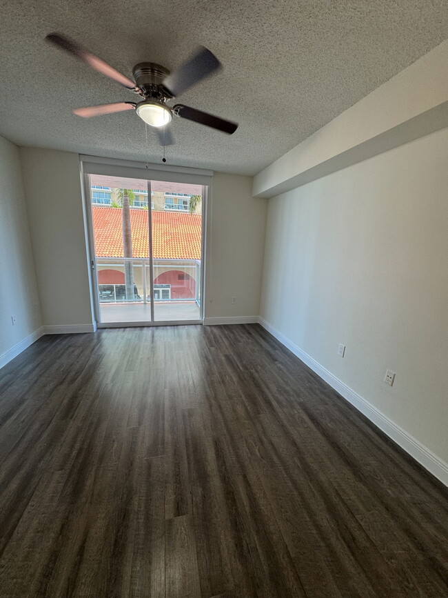 Building Photo - 17000 N Bay Rd
