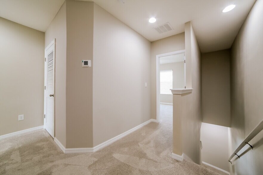 Building Photo - 10408 Red Carpet Ct