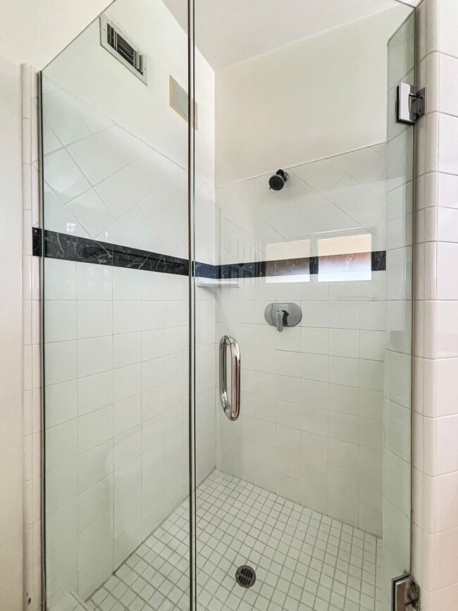 Building Photo - Gorgeous 3BD/2BA House in Pacific Beach W/...